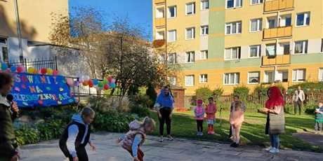 Powiększ grafikę: pasowanie-na-przedszkolaka-w-przedszkolu-nr67-wesole-skrzaty-641608.jpg