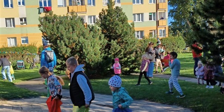 Powiększ grafikę: pasowanie-na-przedszkolaka-w-przedszkolu-nr67-wesole-skrzaty-641616.jpg