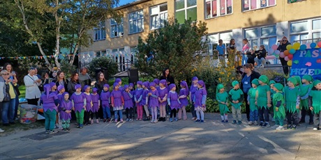 Powiększ grafikę: pasowanie-na-przedszkolaka-w-przedszkolu-nr67-wesole-skrzaty-641644.jpg