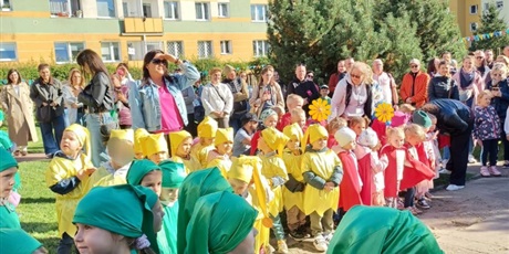 Powiększ grafikę: pasowanie-na-przedszkolaka-w-przedszkolu-nr67-wesole-skrzaty-641653.jpg