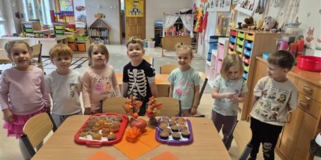 Powiększ grafikę: pomaranczowy-zdrowy-tydzien-w-wesolych-skrzatach-651856.jpg