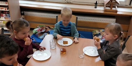 Powiększ grafikę: pomaranczowy-zdrowy-tydzien-w-wesolych-skrzatach-651864.jpg