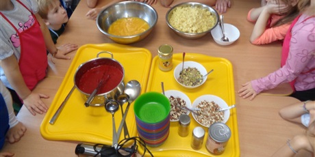 Powiększ grafikę: pomaranczowy-zdrowy-tydzien-w-wesolych-skrzatach-651865.jpg