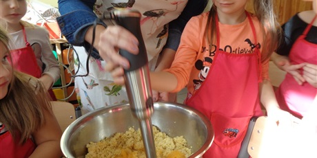 Powiększ grafikę: pomaranczowy-zdrowy-tydzien-w-wesolych-skrzatach-651866.jpg