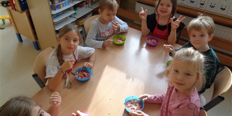 Powiększ grafikę: pomaranczowy-zdrowy-tydzien-w-wesolych-skrzatach-651868.jpg