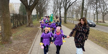 Powiększ grafikę: powitanie-wiosny-przez-wesole-skrzaty-682422.jpg