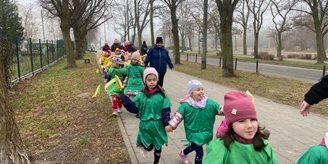 Powiększ grafikę: powitanie-wiosny-przez-wesole-skrzaty-682427.jpg