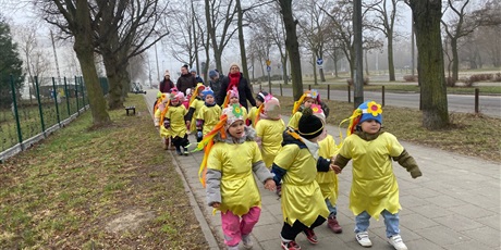 Powiększ grafikę: powitanie-wiosny-przez-wesole-skrzaty-682428.jpg