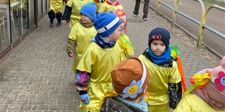 Powiększ grafikę: powitanie-wiosny-przez-wesole-skrzaty-682433.jpg