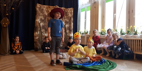 Powiększ grafikę: powitanie-wiosny-przez-wesole-skrzaty-682710.jpg