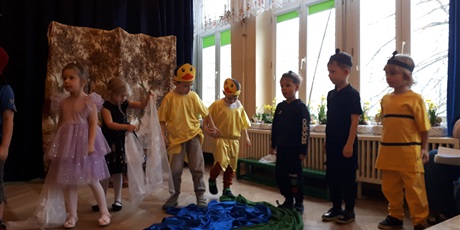 Powiększ grafikę: powitanie-wiosny-przez-wesole-skrzaty-682717.jpg