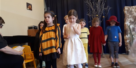 Powiększ grafikę: powitanie-wiosny-przez-wesole-skrzaty-682718.jpg