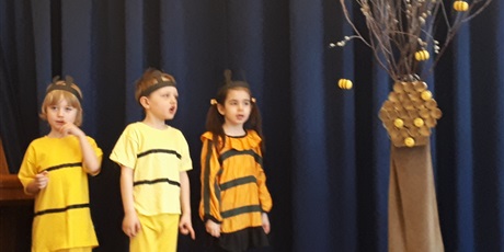 Powiększ grafikę: powitanie-wiosny-przez-wesole-skrzaty-682732.jpg