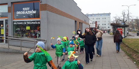 Powiększ grafikę: powitanie-wiosny-przez-wesole-skrzaty-682734.jpg