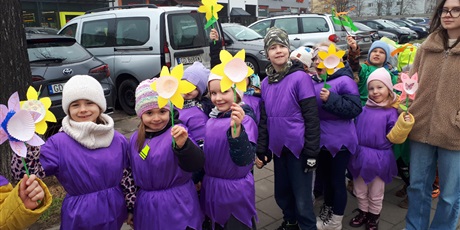 Powiększ grafikę: powitanie-wiosny-przez-wesole-skrzaty-682742.jpg