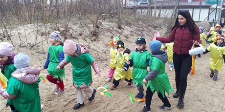 Powiększ grafikę: powitanie-wiosny-przez-wesole-skrzaty-682752.jpg