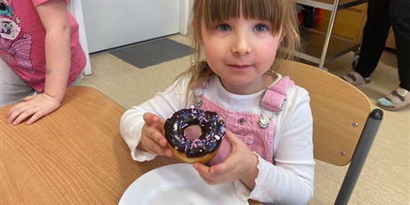 Powiększ grafikę: poznanie-tradycji-tlustego-czwartku-w-wesolych-skrzatach-674513.jpg