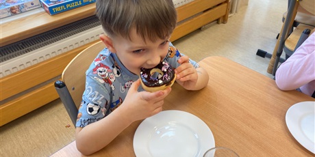 Powiększ grafikę: poznanie-tradycji-tlustego-czwartku-w-wesolych-skrzatach-674516.jpg