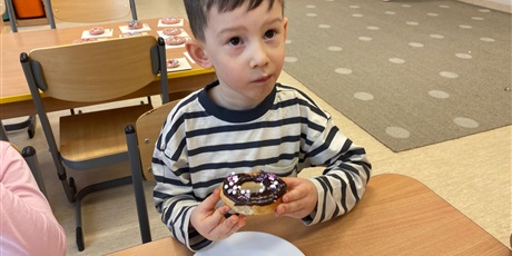 Powiększ grafikę: poznanie-tradycji-tlustego-czwartku-w-wesolych-skrzatach-674517.jpg