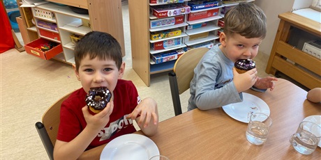 Powiększ grafikę: poznanie-tradycji-tlustego-czwartku-w-wesolych-skrzatach-674519.jpg