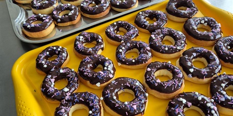 Powiększ grafikę: poznanie-tradycji-tlustego-czwartku-w-wesolych-skrzatach-674525.jpg