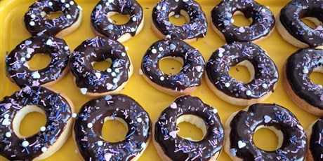 Powiększ grafikę: poznanie-tradycji-tlustego-czwartku-w-wesolych-skrzatach-674526.jpg