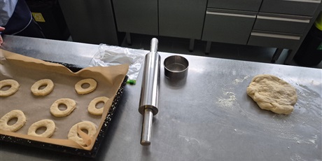 Powiększ grafikę: poznanie-tradycji-tlustego-czwartku-w-wesolych-skrzatach-674531.jpg