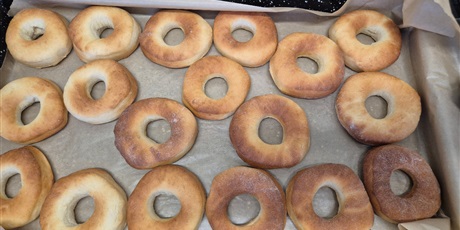 Powiększ grafikę: poznanie-tradycji-tlustego-czwartku-w-wesolych-skrzatach-674532.jpg