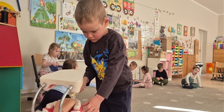 Powiększ grafikę: program-edukacyjny-pt-czyscimy-680135.jpg