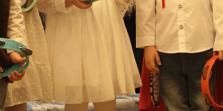 Powiększ grafikę: przedstawienia-swiateczne-w-wesolych-skrzatach-669217.jpg