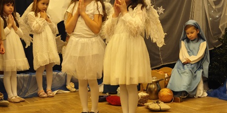 Powiększ grafikę: przedstawienia-swiateczne-w-wesolych-skrzatach-669218.jpg