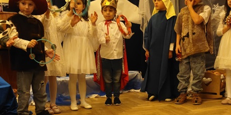 Powiększ grafikę: przedstawienia-swiateczne-w-wesolych-skrzatach-669219.jpg