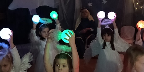 Powiększ grafikę: przedstawienia-swiateczne-w-wesolych-skrzatach-669220.jpg