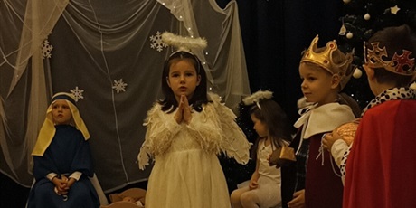 Powiększ grafikę: przedstawienia-swiateczne-w-wesolych-skrzatach-669222.jpg