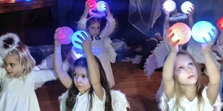 Powiększ grafikę: przedstawienia-swiateczne-w-wesolych-skrzatach-669223.jpg