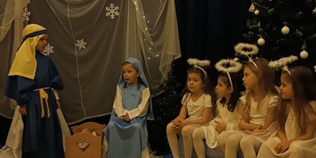 Powiększ grafikę: przedstawienia-swiateczne-w-wesolych-skrzatach-669224.jpg