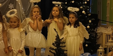 Powiększ grafikę: przedstawienia-swiateczne-w-wesolych-skrzatach-669226.jpg