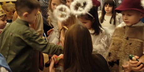 Powiększ grafikę: przedstawienia-swiateczne-w-wesolych-skrzatach-669227.jpg