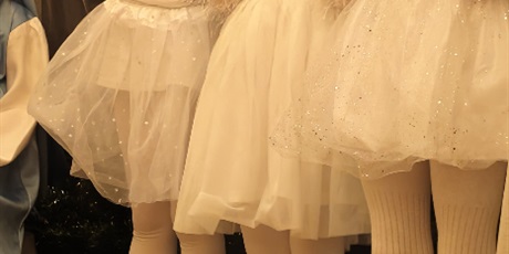 Powiększ grafikę: przedstawienia-swiateczne-w-wesolych-skrzatach-669230.jpg