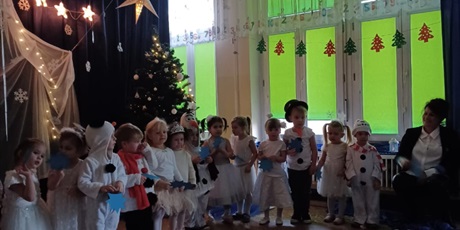 Powiększ grafikę: przedstawienia-swiateczne-w-wesolych-skrzatach-669233.jpg