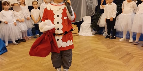 Powiększ grafikę: przedstawienia-swiateczne-w-wesolych-skrzatach-669243.jpg