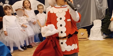 Powiększ grafikę: przedstawienia-swiateczne-w-wesolych-skrzatach-669244.jpg