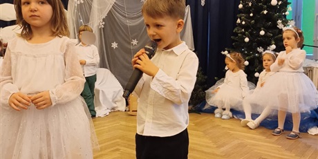 Powiększ grafikę: przedstawienia-swiateczne-w-wesolych-skrzatach-669246.jpg