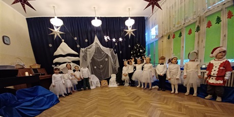 Powiększ grafikę: przedstawienia-swiateczne-w-wesolych-skrzatach-669247.jpg