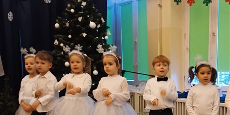 Powiększ grafikę: przedstawienia-swiateczne-w-wesolych-skrzatach-669248.jpg