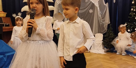 Powiększ grafikę: przedstawienia-swiateczne-w-wesolych-skrzatach-669249.jpg