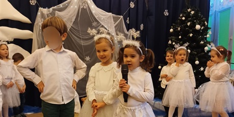 Powiększ grafikę: przedstawienia-swiateczne-w-wesolych-skrzatach-669250.jpg