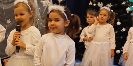 Powiększ grafikę: przedstawienia-swiateczne-w-wesolych-skrzatach-669251.jpg