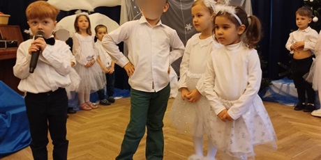 Powiększ grafikę: przedstawienia-swiateczne-w-wesolych-skrzatach-669253.jpg