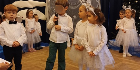 Powiększ grafikę: przedstawienia-swiateczne-w-wesolych-skrzatach-669254.jpg